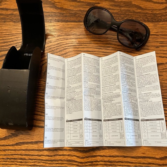 Prada | black sunglasses 🕶️ 😎 - Picture 11 of 13